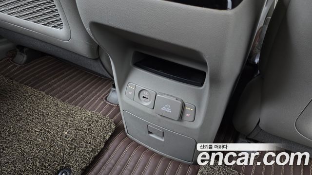 Kia Canival 2016 — photo 34