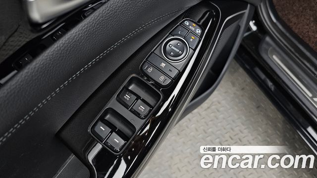 Kia K7 2017 — photo 12