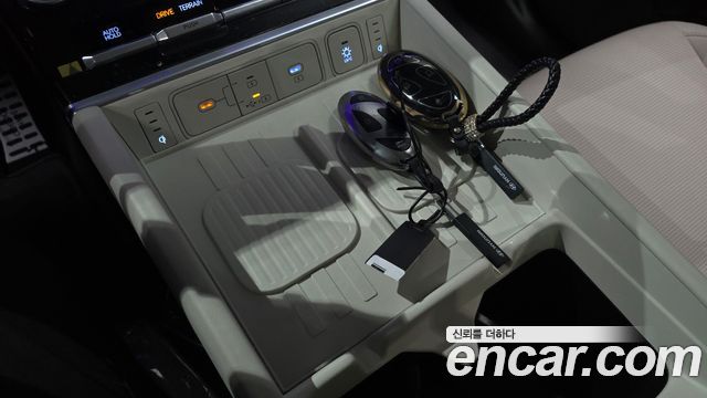 Hyundai Santafe 2024 — photo 27