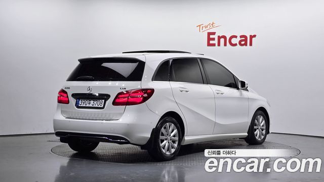 Mercedes-Benz B-Class 2015 — photo 2