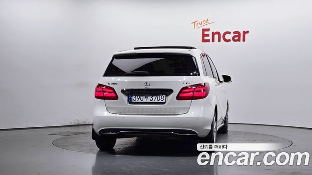 Mercedes-Benz B-Class 2015 — photo 4