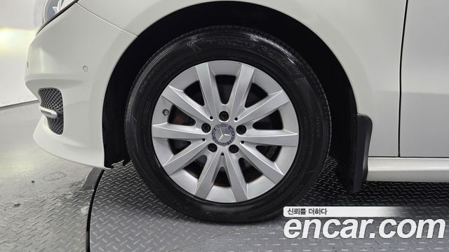 Mercedes-Benz B-Class 2015 — photo 5