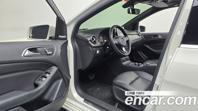Mercedes-Benz B-Class 2015 — photo 10
