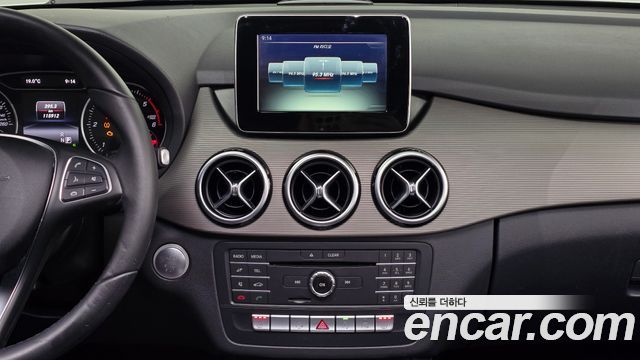 Mercedes-Benz B-Class 2015 — photo 12