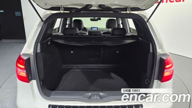 Mercedes-Benz B-Class 2015 — photo 16