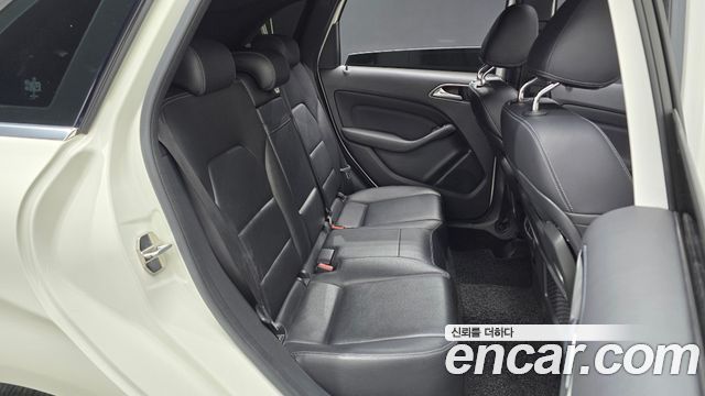 Mercedes-Benz B-Class 2015 — photo 19