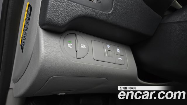 Hyundai Starex 2018 — photo 16