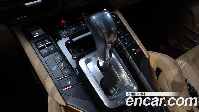 Porsche Cayenne 2015 — photo 12