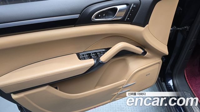 Porsche Cayenne 2015 — photo 14