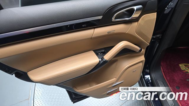Porsche Cayenne 2015 — photo 15