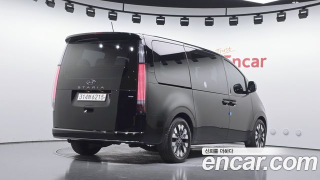 Hyundai Staria 2022 — photo 2