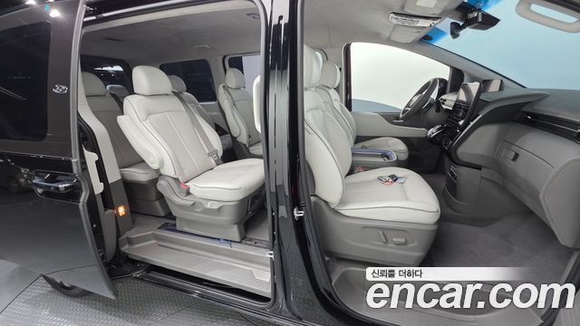 Hyundai Staria 2022 — photo 16