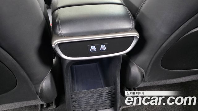 Genesis GV60 2022 — photo 32