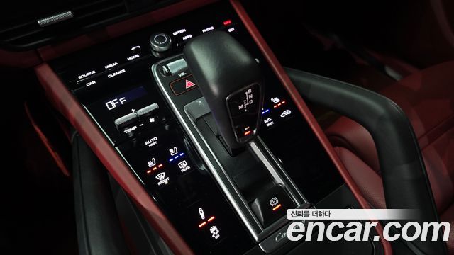 Porsche Cayenne 2021 — photo 12