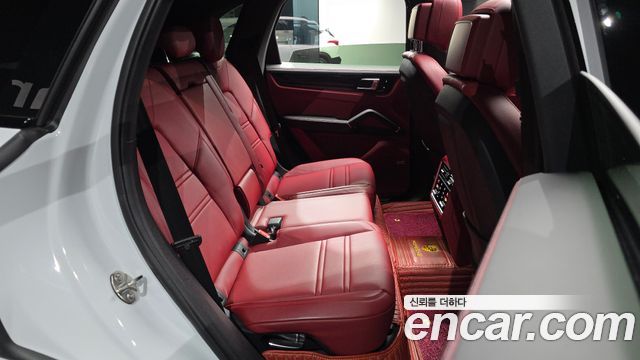 Porsche Cayenne 2021 — photo 17