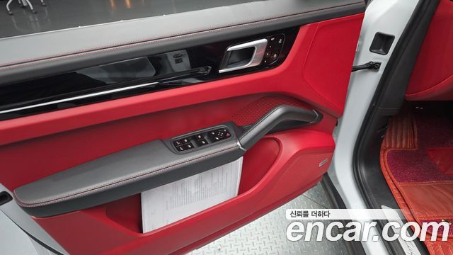 Porsche Cayenne 2021 — photo 14