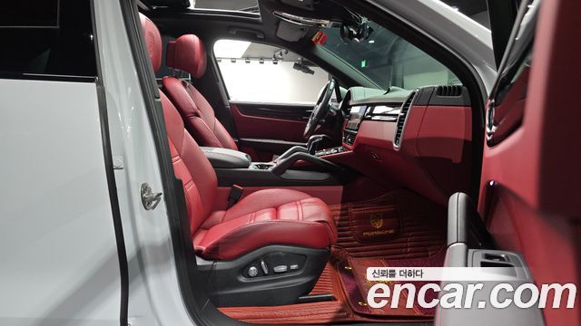 Porsche Cayenne 2021 — photo 16