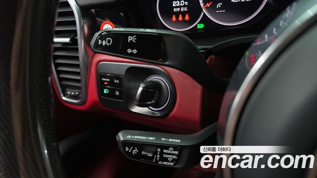 Porsche Cayenne 2021 — photo 29