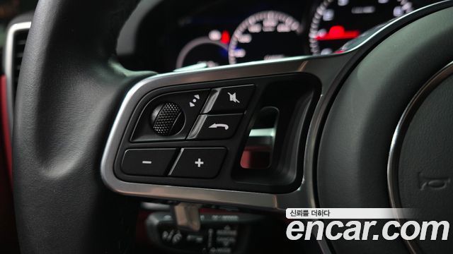 Porsche Cayenne 2021 — photo 31