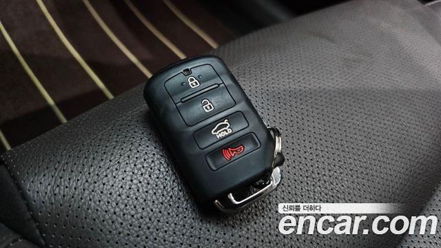 Kia K7 2019 — photo 25