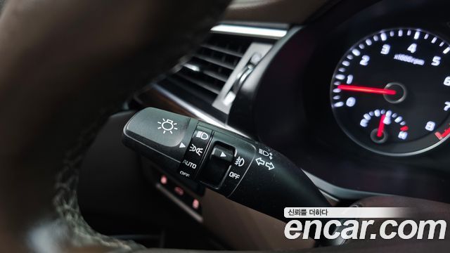 Kia K7 2019 — photo 32
