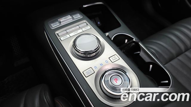 Genesis GV70 2023 — photo 12