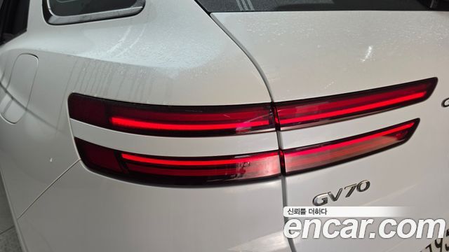 Genesis GV70 2023 — photo 9