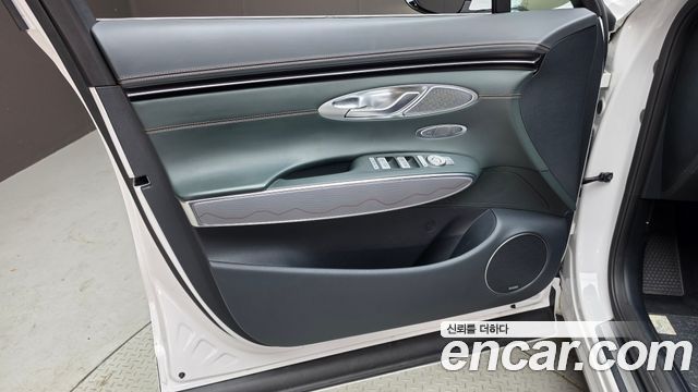 Genesis GV70 2023 — photo 14