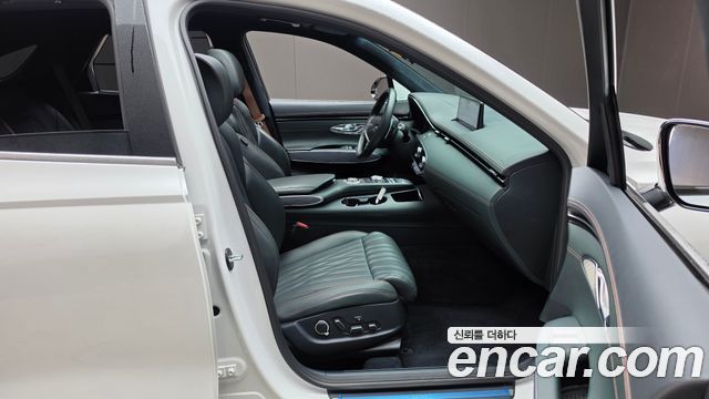 Genesis GV70 2023 — photo 16