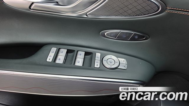 Genesis GV70 2023 — photo 28