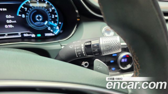 Genesis GV70 2023 — photo 31
