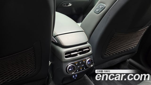 Genesis GV70 2023 — photo 33