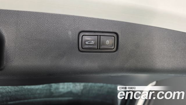 Genesis GV70 2023 — photo 34