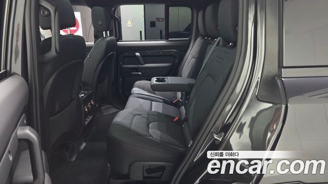 Land Rover Defender 2025 — photo 4