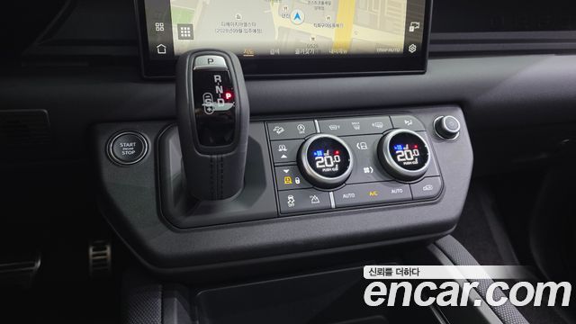 Land Rover Defender 2025 — photo 13