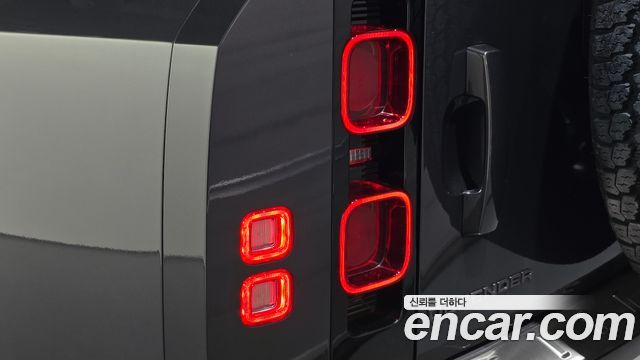 Land Rover Defender 2025 — photo 19