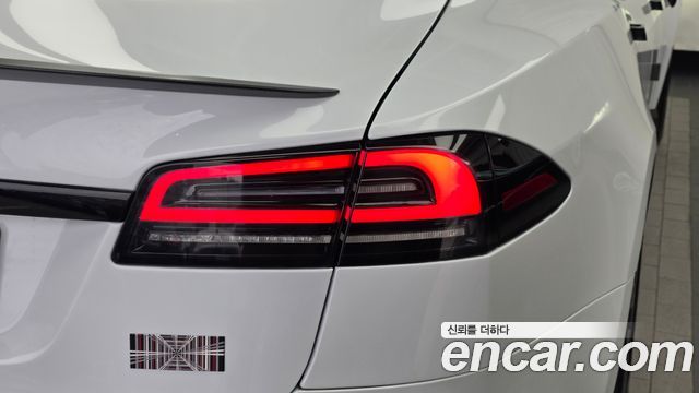 Tesla Model S 2023 — photo 9