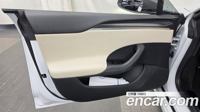 Tesla Model S 2023 — photo 14