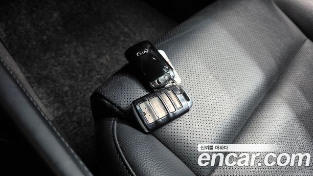Kia K7 2017 — photo 21
