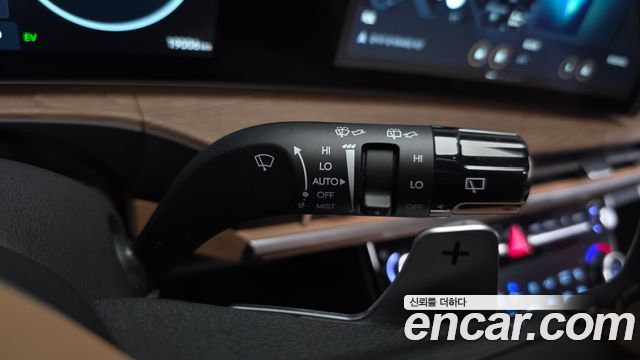 Hyundai Santafe 2025 — photo 34
