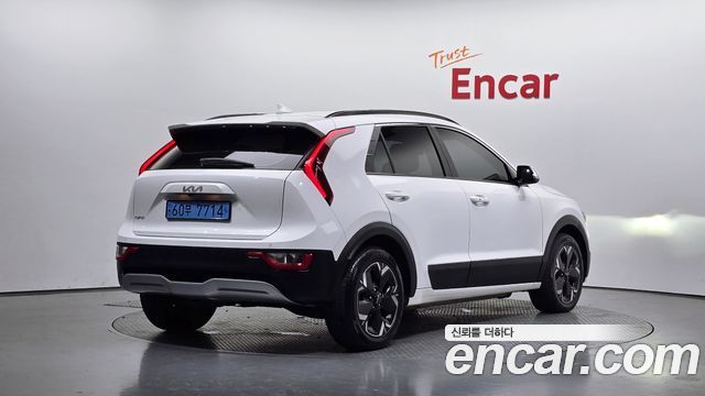Kia Niro 2023 — photo 2