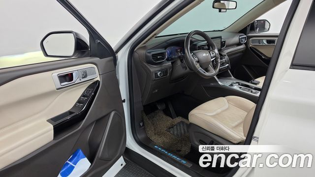 Ford Explorer 2021 — photo 10