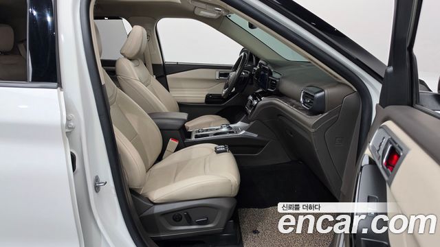Ford Explorer 2021 — photo 11