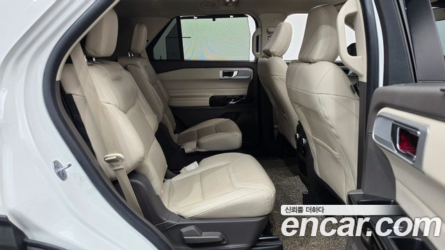 Ford Explorer 2021 — photo 12