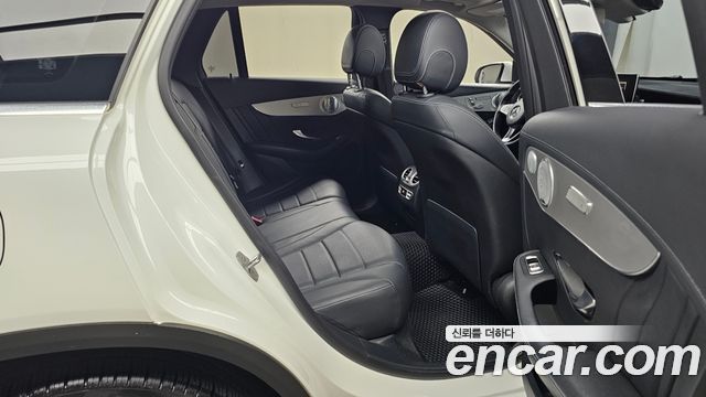 Mercedes-Benz GLC-Class 2018 — photo 11