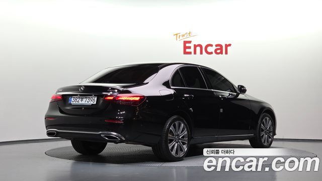 Mercedes-Benz E-Class 2023 — photo 2