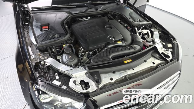 Mercedes-Benz E-Class 2023 — photo 6
