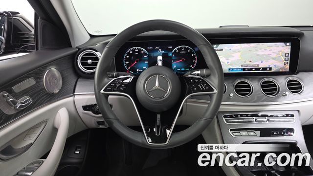 Mercedes-Benz E-Class 2023 — photo 19
