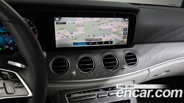 Mercedes-Benz E-Class 2023 — photo 20