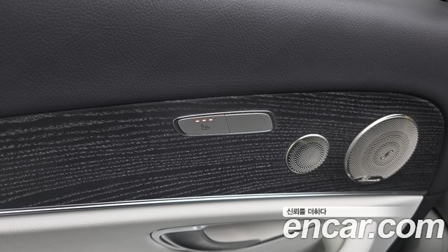 Mercedes-Benz E-Class 2023 — photo 24